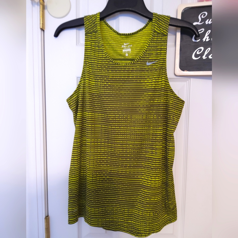 🌷Nike Yellow and Black Sleveless Tank Top
